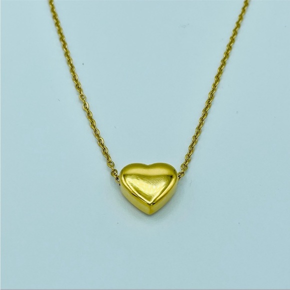 Dainty Gold Heart Necklace - Picture 5 of 8